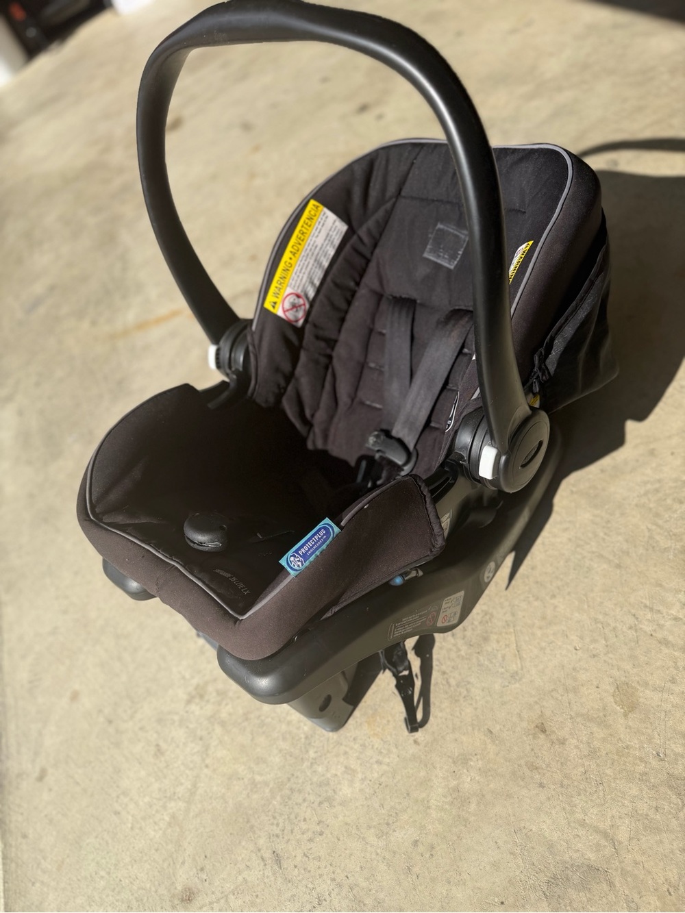 Infant Car Seat Carrier in Black - GRACO SNUGRIDE 35 LITE LX